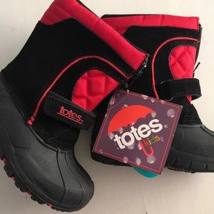 Brand New with Tags Totes Snowboots